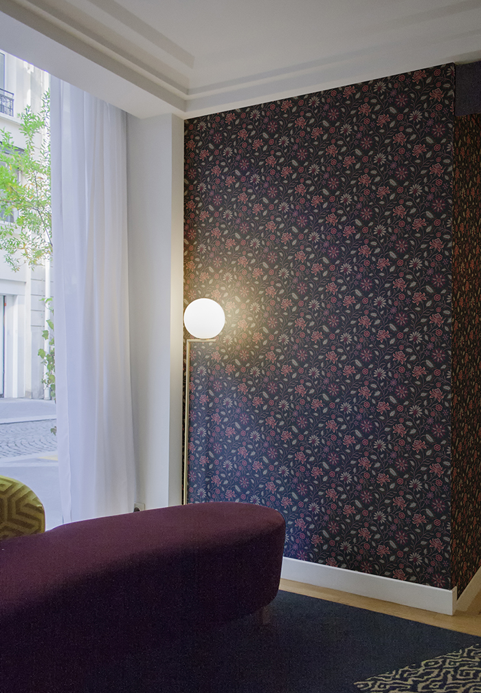 Royal India Hotel | Wallpaper traditional oriental-inspired Indian pattern  red and black | LE PRESSE PAPIER